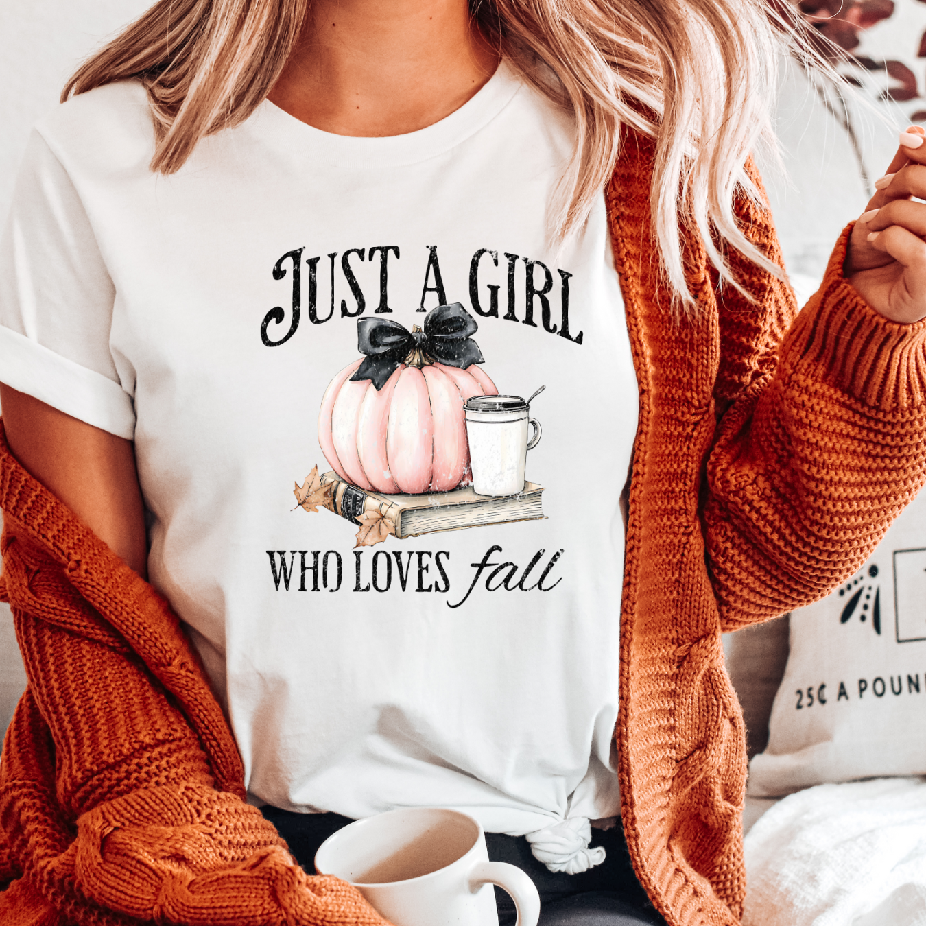 Just a Girl Who Loves Fall – Cozy & Charming Autumn Style T-Shirt
