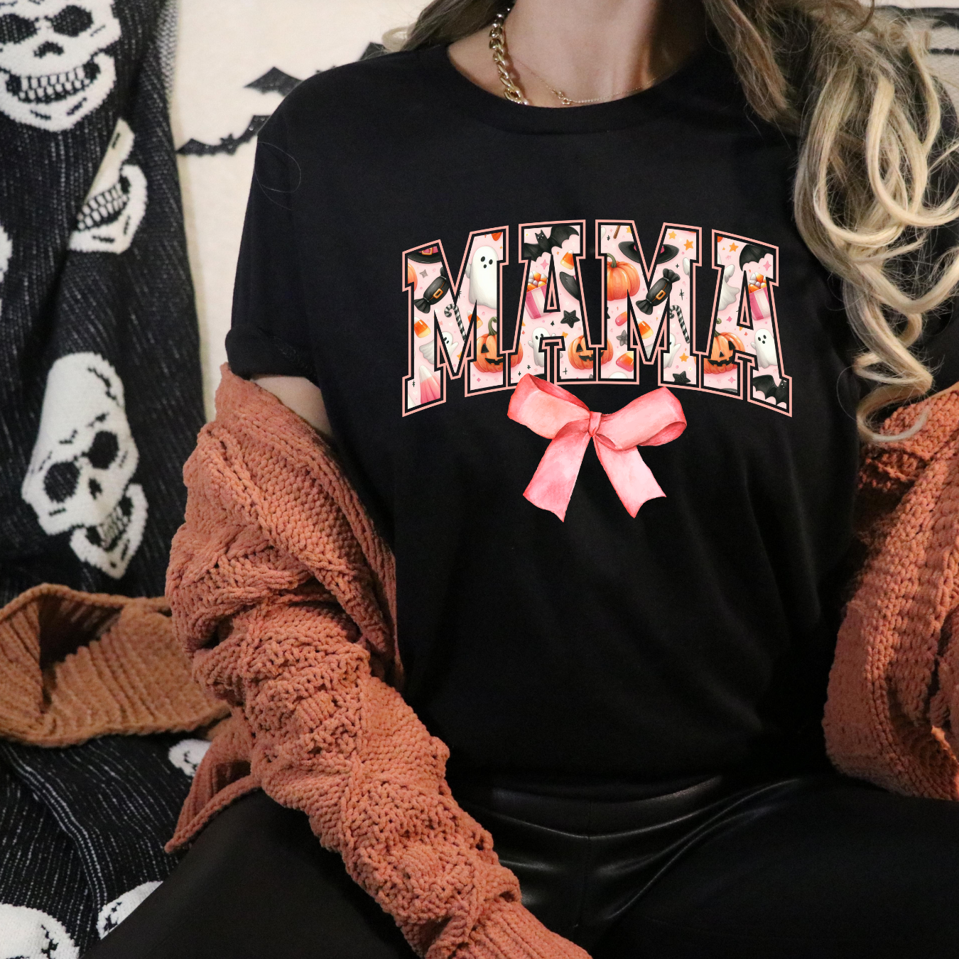 Spooky Mama – Halloween Fun for the Chic & Cozy Mama T-Shirt