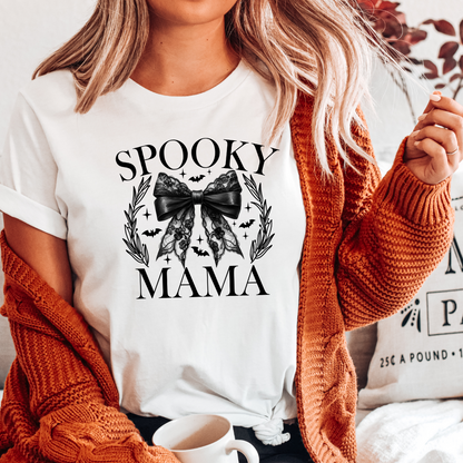 Spooky Mama – Chic & Haunted Halloween Style T-Shirt