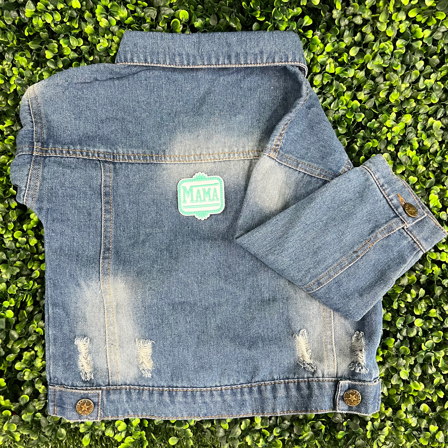 Green and White "Mama" Embroidered Patch